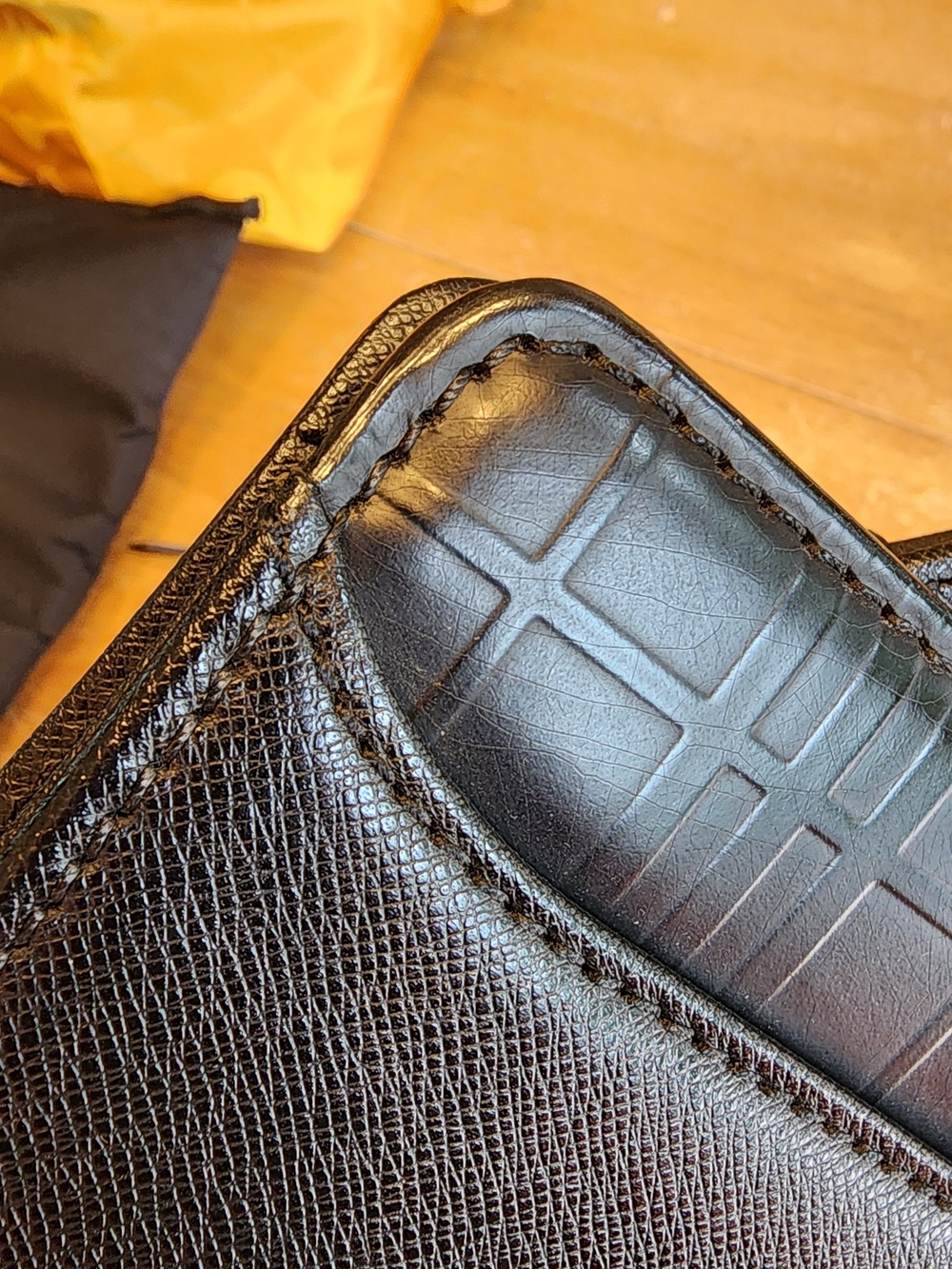 Burberry black leather clutch bag with a wrist strap - Picture 9 of 16
